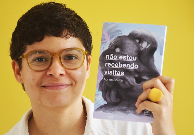 imagem do Não estou recebendo visitas traz um relato poético sobre mudanças e perdas
